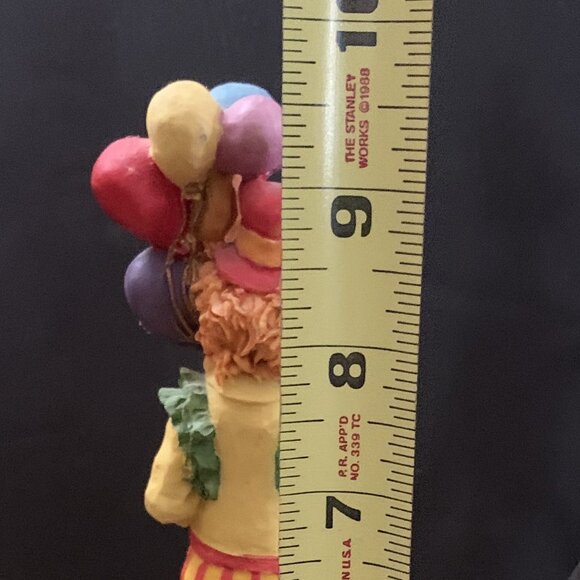FIGURINE - VINTAGE Resin tall thin circus CLOWN with balloons & walking stick - Picture 6 of 8